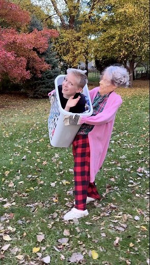 The Best Last-Minute Halloween Costume 👵🏻 Brothers make funny diy optical illusion halloween costume for kids or adults. This is a really clever, funny, and cheap grandma themed trick-or-treating costume you can wear to impress your friends and family. Very creative diy project to make at home. This video was produced by Benson Bros, Network Media, and Peter B. | Peter B