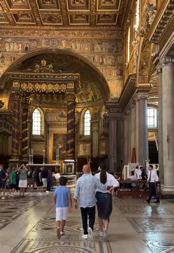 Kike Sarasola comienza nueva sección de viajes en Vanitatis y nos enseña sus lugares favoritos de Roma. El empresario compartirá cada mes una selección de direcciones imprescindibles, anécdotas y planes para descubrir algunas de las ciudades que mejor conoce. ¿Cuál será su próximo destino? #kikesarasola #roma