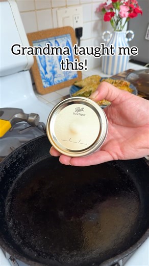 Our Top Kitchen Tips of the Year! 💁‍♀️ The internets favorite cooking tips, baking tricks and meal prep ideas! The best hacks to make food taste better and maximize your kitchen! #MealPrep #cookingathome #kitchenhacks #baking #freshfood This original video was produced by Network Media, LLC and Jeff & Lauren Productions. | Home Hacks & Easy Snacks