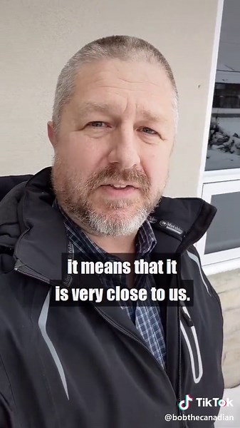 Learn English: Understanding the Phrase 'Hop, Skip, and a Jump Away'