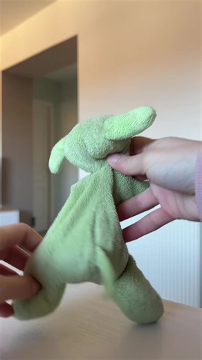 Dance décontracté avec monsieur chien vert #chiens #dance #peluche