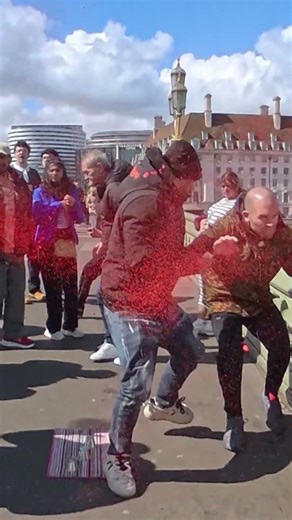 Pickpockets Get Marked With Red Spray 😳