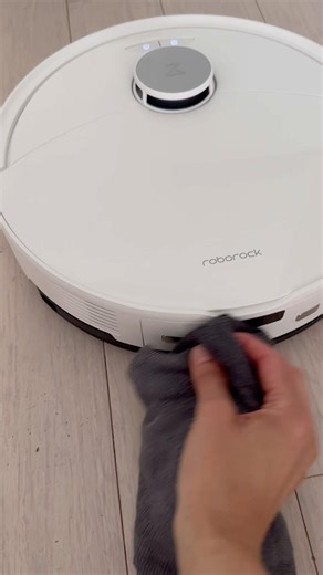 How to find and clean sensors on your Roborock Q10 #roborock #howto #cleaning #roborockq10