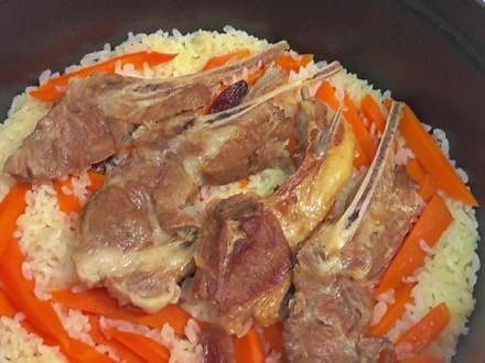 今天解锁了新的美食菜谱，一次就成功的新疆手抓饭。#staub #珐琅锅 #staub电磁炉 #staub夜樱粉 - 抖音