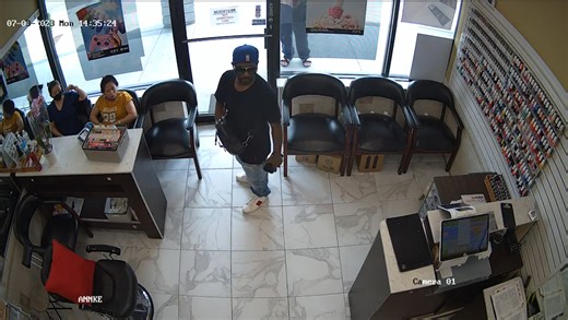 Video: Failed robbery attempt at nail salon caught on camera
