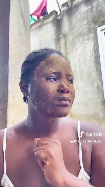 I’ve been using this coffee & egg white face mask for a while now, and I genuinely love how smooth and refreshed my skin feels afterwards. ☕🥚✨ Just a little DIY self-care to give my skin some extra love. 🤎 #eggwhiteandcoffee #facemask #naturalskincare #glowingskin #diyfacemask