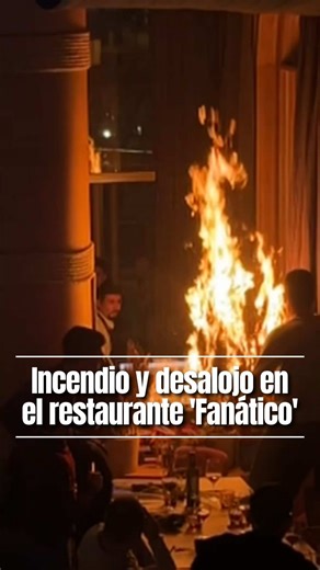 👨🏻‍🚒 Un 'show' con bengalas en el conocido restaurante de Madrid 'Fanático', ubicado en el Paseo de la Castellana, provocó un incendio el pasado domingo en el establecimiento que obligó al desalojo de los clientes.