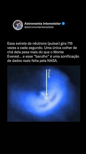 Alessandro Binow - Ciência e Astronomia✨ on Instagram: "Imagina uma “estrela” do tamanho de uma cidade girando centenas de vezes por segundo. 😳 Isso aí é uma estrela de nêutrons, o núcleo colapsado que sobra depois que uma estrela bem massiva explode e morre. Ela pode ter só ~20 km de diâmetro, mas concentra massa comparável à do Sol, ficando absurdamente densa. Algumas viram pulsares: giram tão rápido que a superfície perto do “equador” pode chegar a uma fração enorme da velocidade da luz. E,