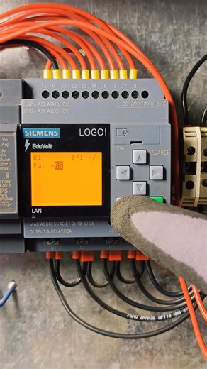 🟢🔴⚪ Controla un motor con un solo pulsador usando un relé de impulsos #reledeimpulso #ControlDeMotores #automatizaciónindustrial #electricista #controleléctrico #motorestrifásicos #tableroseléctricos #ingenieríaeléctrica #Electrotecnia #formacióntécnica #mantenimientoindustrial | EduVolt - Aprende electricidad