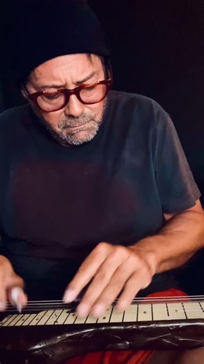 Robert Johnson’s,”Preachin’ Blues” lap steel interpretation with ‘48 Magnatone Hawaiian. #slideguitar #blues #lapsteel #robertjohnson | Colin John