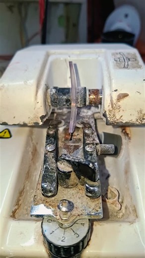 Mastering the art of progressive lens manual Grooving || #eyewear #reels #instagood #trending #instadaily #india #progressive #opticals #opticianlife #eyewearexhibition #optician #opticals #opticianlife #optician #reels #instagood #trending #instadaily #shorts #trending #viral #video 4,301 #opticianlife | fitting lens edger