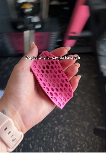 If you lift, you know the bar can start digging right into your hands… especially on RDLs. I kept getting pinched right where my calluses are, so I started using these for extra grip & it makes such a difference during lifts #TikTokShopCreatorPicks #gymaccessories #GirlsWhoLift #gymessentials #StrengthTraining