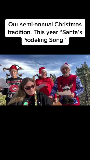 Tradición Navideña: Cantar ‘Santa’s Yodeling Song’