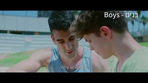 שלושה סרטי גייז ישראלים קצרים ונפלאים של איש הקולנוע ליאור סורוקה: שלושה – על זוג המחליט לצרף בחור שלישי למיטה. אחרי מותו – על בחורה שאחרי מות אביה חושפת סוד. בנים - נדב, בן 17 מתעקש לשרת ביחידה קרבית למרות התנגדות אימו. מפגש אינטימי עם המאמן שלו לכושר צבאי ישנה את עולמו. 🏳️‍🌈המקבץ זמין לצפייה כאן >> https://online.tlvfest.com/short_films/1348 Lior Soroka | TLVFest - The Tel Aviv LGBTQ Film Festival
