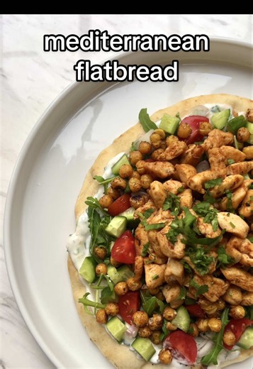Delicious Mediterranean Flatbread with Crispy Chickpeas