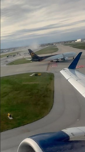 Delta Connection E175 full power takeoff at SDF Airport #shorts