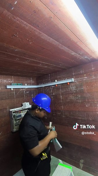 #CapCut air nimbang wojib sokmo, ado hok saloh oyak lah ,kita budok baru . #electrician #electricalwiring #wiring #fyp #videoviral #masukberandafypシ