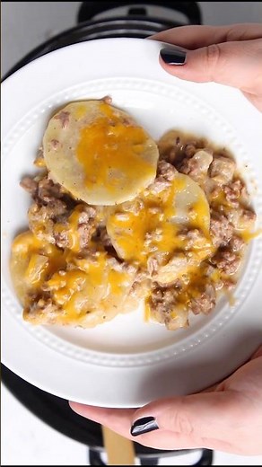 Crockpot Hamburger Potato Casserole (Easy Dinner)
