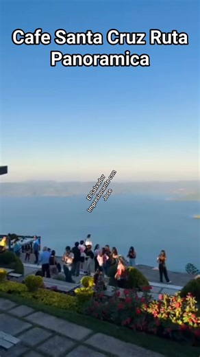 Cafe Santa Cruz, Ruta Panorámica en San Francisco Chinameca, El Salvador. Se distingue por sus vistas espectaculares al Lago de Ilopango y una plataforma que crea la sensación de estar "en medio de las nubes" #cafesantacruz #rutapanoramica #SanFranciscoChinameca #puebliando #ElSalvador | ElSalvador Impresionante Con Jose