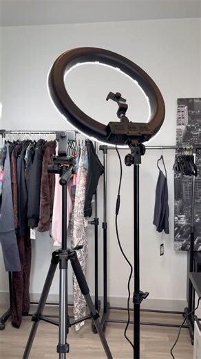 Easy Whatnot Livestream Lighting Setup (2 Ring Lights)