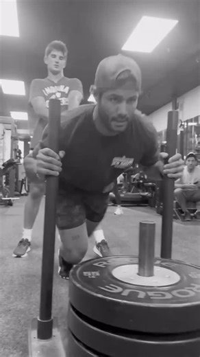 Practicing our sled pushes… just in case one of Santa’s reindeer calls in sick. Staying consistent keeps us ready for anything all year round. Get a head start on your 2026 goals with our buy 3 months, get 1 free offer—running now through January—so you can stay consistent all year long too. Link in bio for more info. #TheStrengthClubNYC #NYCFitness #StrengthTraining #SledPush #TrainYearRound ConsistencyIsKey NoOffSeason HolidayTraining StrongAllYear NYCGym FunctionalTraining StayReady FitnessCo