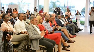 26K views · 3K reactions | Cantando para os convidados no lançamento da nova imagem da Seleção Nacional | Mr.Bow | Facebook