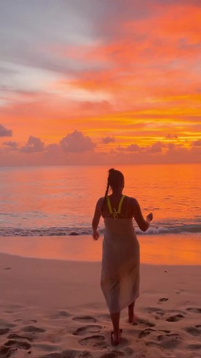 Relax in the sun & dine under the stars when at Barbados! This is La Cabane Barbados at Batts Rock Beach in Bridgetown. Time to plan your next Caribbean dreams! Enjoy the amazing views, delicious food, and of course the friendly locals. Ready for your next travel adventure? Come to Barbados! 📸 @shannenstays @la_cabane_barbados #caribbean #Barbados #battsrockbeach #Bridgetown #Travel #LuxuryTravel #wanderlust #travelphoto #explore #explorepage #traveladdict #lifewelltravelled #journey #globetrot