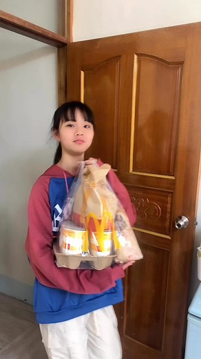 305K views · 2.5K reactions | 什麼叫做很便宜不用$⋯⋯ 我家姊姊真會說 #夫妻 #日常 #吃貨 #親子互動 | Ruby Lin | Facebook