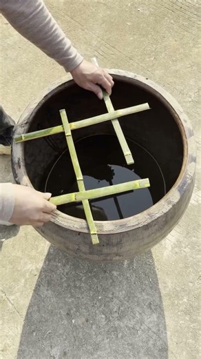 Water Jar Bamboo Grid Weight Challenge: How Much Can It Hold?