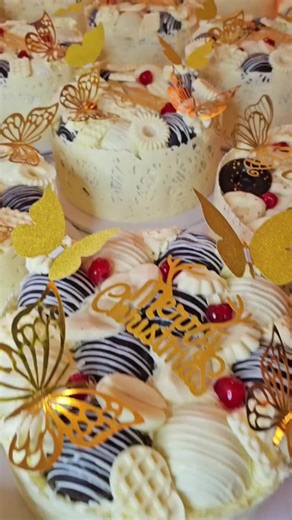 Delish Family: Celebrating a Joyous Christmas Season