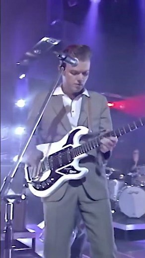 Something so timeless about the riff from A Girl Like You! Performed here on Top Of The Pops in 1995