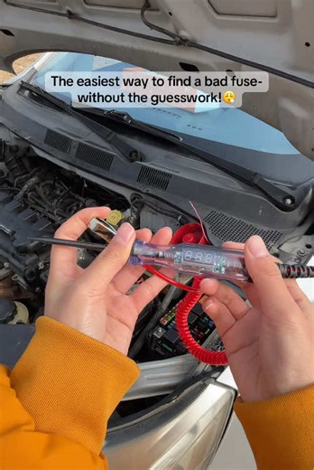 Find a blown fuse in 5 seconds with this tool!#CarRepair #AutoTools #LifeHacks #FixItFast #DIYAuto