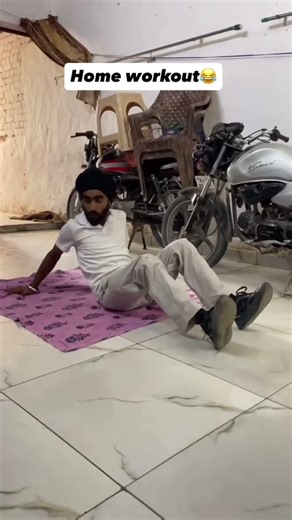 Home workout 🏋️🤣 #funnyshorts #funny #viralvideo #comedy #youtubeshorts #trending #minivlog