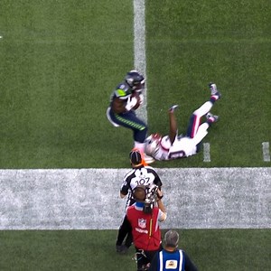 How did David Moore stay in bounds? 😳 📺: #NEvsSEA on NBC 📱: NFL app // Yahoo Sports app: https://bit.ly/3hNSDb1 | NFL