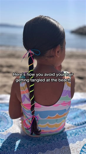 I’ve seen some awful videos of people having to cut off their hair after a day at the beach—so let’s talk about why that happens. 🌊☀️ Saltwater, sun, and sand can seriously dry out and damage your hair. When your hair is wet, it becomes more elastic and prone to stretching. Combine that with repeated wet-to-dry cycles from going in and out of the sea, and you’ve got the perfect setup for matting and breakage—especially without the right care. But don’t worry—there are ways to protect your hair 