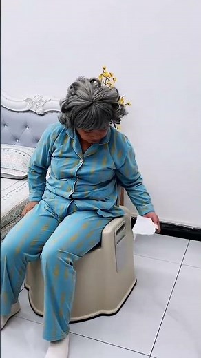 Thoughtfully designed and easy to use, this commode chair makes life easier for the elderly,