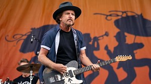 Eddie Vedder turns solo shows into fight for EB cure