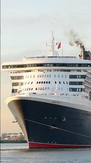 Queen Mary 2, morgendliche Einfahrt in den Hamburger Hafen, Shipspotting Hamburg