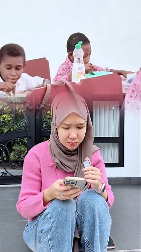 2M views · 50K reactions | OTW beli peralatan sekolah buat anak-anak, tunggu part 2 ya殺 #bidanseruni #berbagi #papua | Bidan Seruni | Facebook