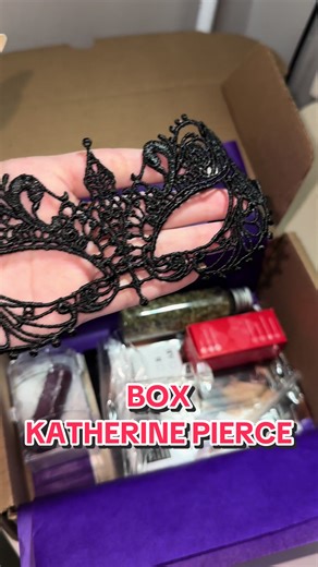 Montando a Box da Katherine em The Vampire Diaries