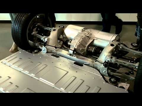 Tesla S.. Battery pack and drivetrain close-up walk-around view