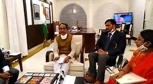 Madhya Pradesh CM Shivraj Singh Chouhan announced Rs. 10 lakh and Rs. 5 lakh rewards for Mallakhamb coach Yogesh Malviya and para-swimmer Satyendra Singh Lohia respectively who were presented National Sports Awards on National Sports Day on August 29. | DDNewsLive