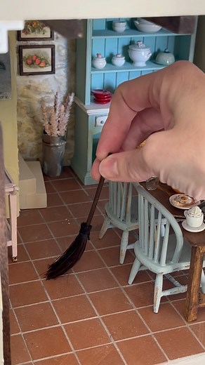 Carinne on Instagram: "Just a little morning cleaning going on over here…and maybe some nice relaxing afterward. #dailymini #dollhouse #dollshouse #miniaturescene #moderndollhouse #vintagestyle"