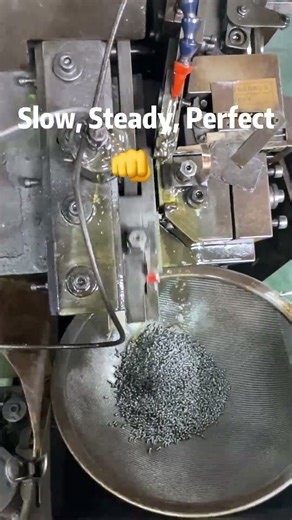 Slow-mo alert:The art of screw threading#machine #factory #metal #manufacturing #productionfacility
