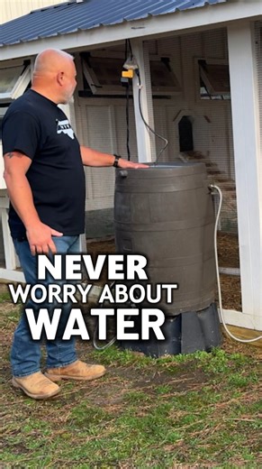 🚰💧 No more hauling heavy water buckets! Give your flock the ultimate luxury – clean, fresh water on demand with our Carolina Coops Poultry Water System 🐔💦 ✨ CLEAN WATER, ALWAYS: Your birds deserve it! Our system keeps water fresh, ensuring your chickens, ducks, quail, and turkeys stay hydrated all day long. 🔧 SUPERIOR DESIGN: Featuring a food-safe PVC 4' waterbar with four horizontal nipples, this system ensures no drips or leaks! (Seriously, no mess!) 🐣 PERFECT FOR ALL BIRDS: The horizont