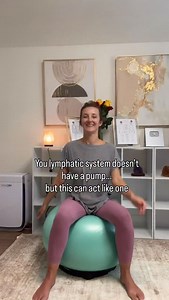 Who knew something as simple as bouncing on an exercise ball could do so much for your body? 💚 That gentle up-and-down motion isn’t just “fidgeting.” It actually mimics the pumping action your lymphatic system needs to move fluid through your body. Since your lymph doesn’t have its own pump like your heart does, movement is the key to keeping things flowing. ✨ Here’s what bouncing helps with: -Stimulates lymph flow = better detox less puffiness -Boosts circulation so oxygen nutrients move where