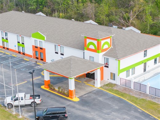 53 Heritage St, Baxley, GA 31513 - YurZzz Inn | LoopNet