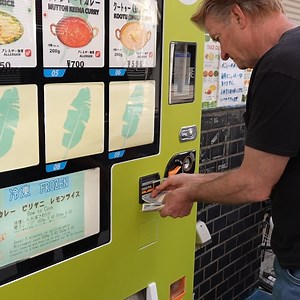 Curry Vending Machine~! Get Some~! 👍🤩👍 | Ericsurf6