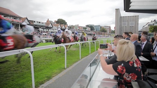 Get up close to the racing action in the Winning Post Enclosure! This enclosure is ideally located by the Parade Ring, providing the perfect spot to enjoy the races with top-class hospitality & live music throughout the day 🎶 Find out more 👉 https://bit.ly/3GRFRp0 | Chester Racecourse