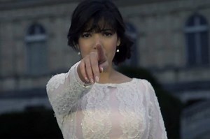 Indila a lansat clipul "Tourner Dans Le Vide" - VIDEOCLIP
